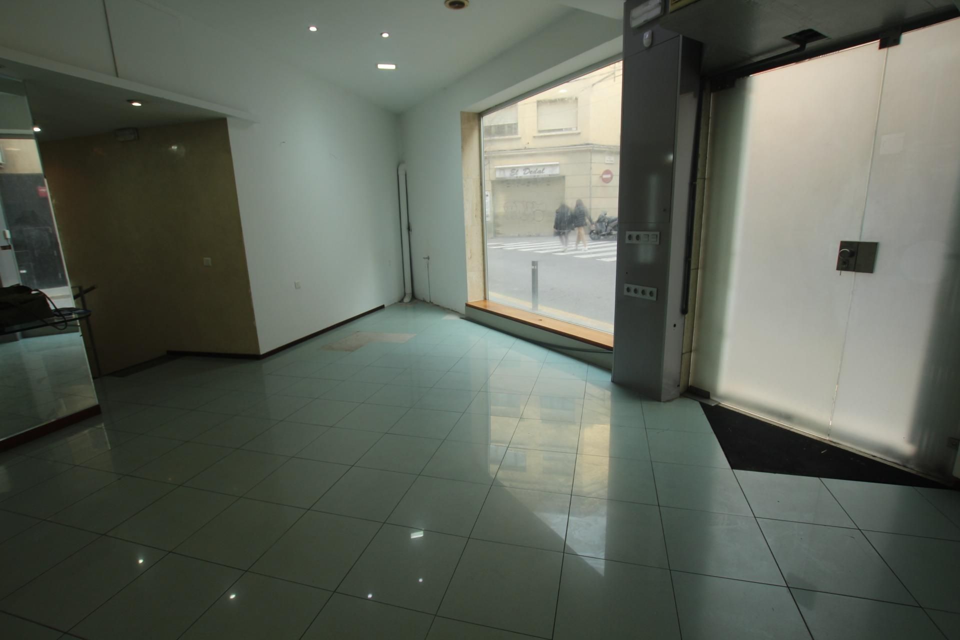 Commercial for sale in Santa Coloma de Gramenet, Spain