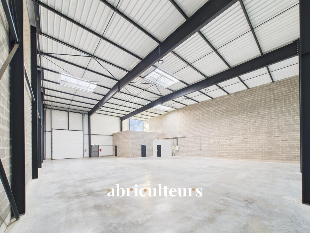 New business premises of 450m² – 1 hour from Paris, in the heart of a strategic area