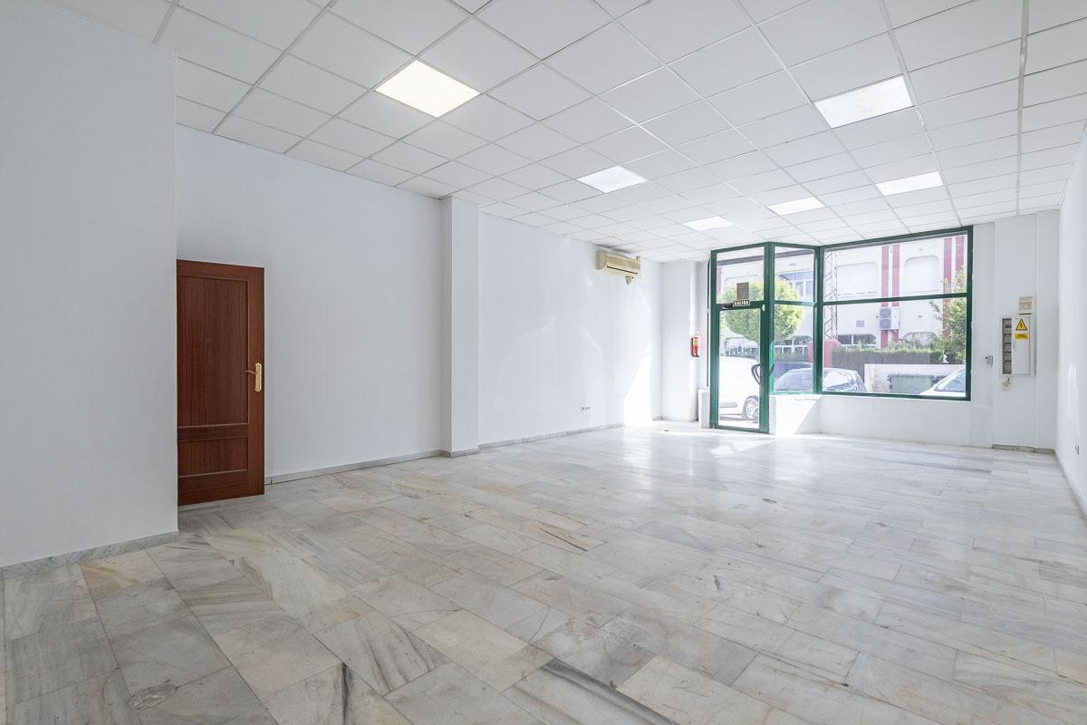 JUNCARIL INDUSTRIAL ESTATE. INDUSTRIAL WAREHOUSE FOR SALE. WITH 212 M/2