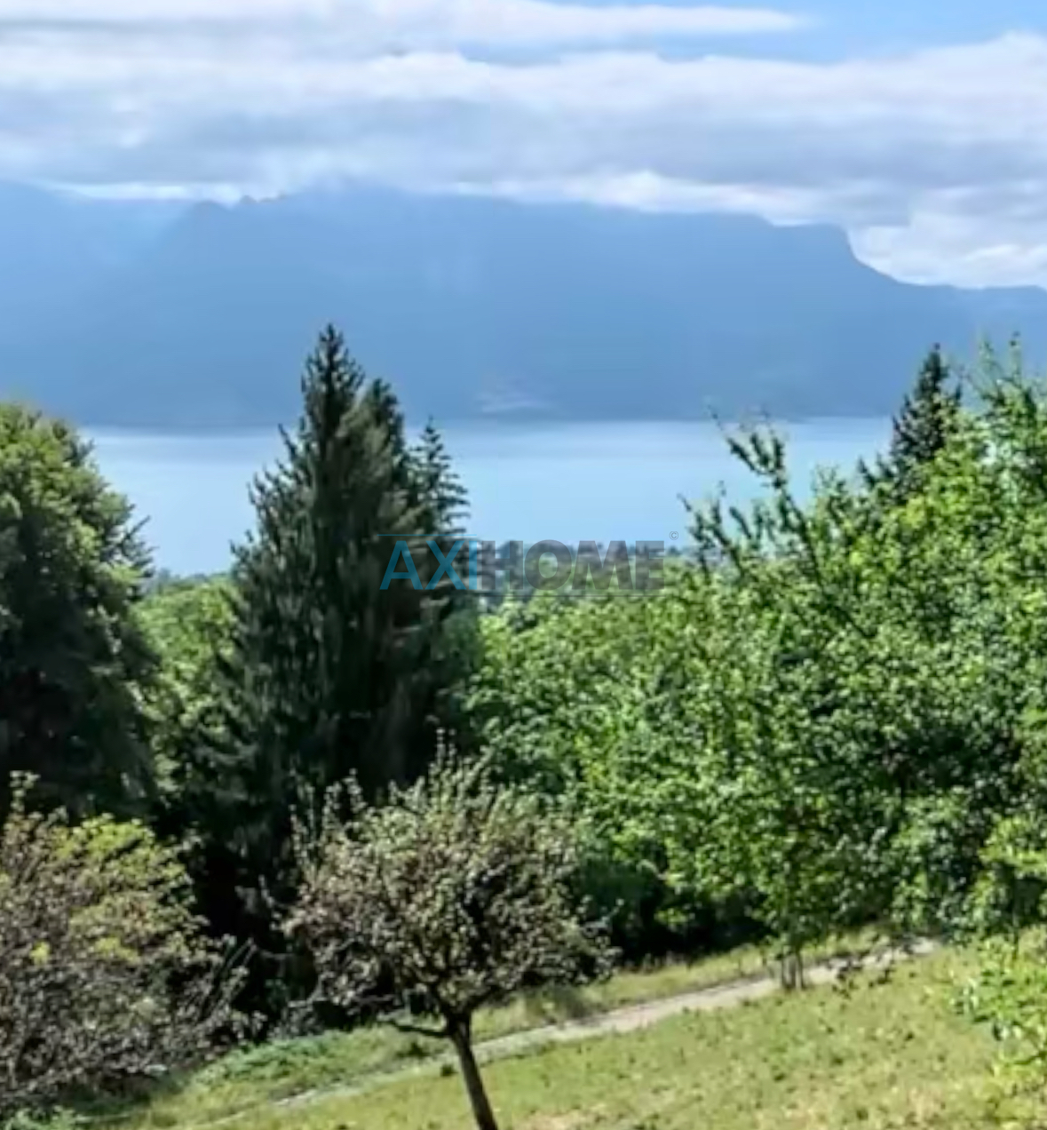 Building plot with lake view with permit in force of a detached villa