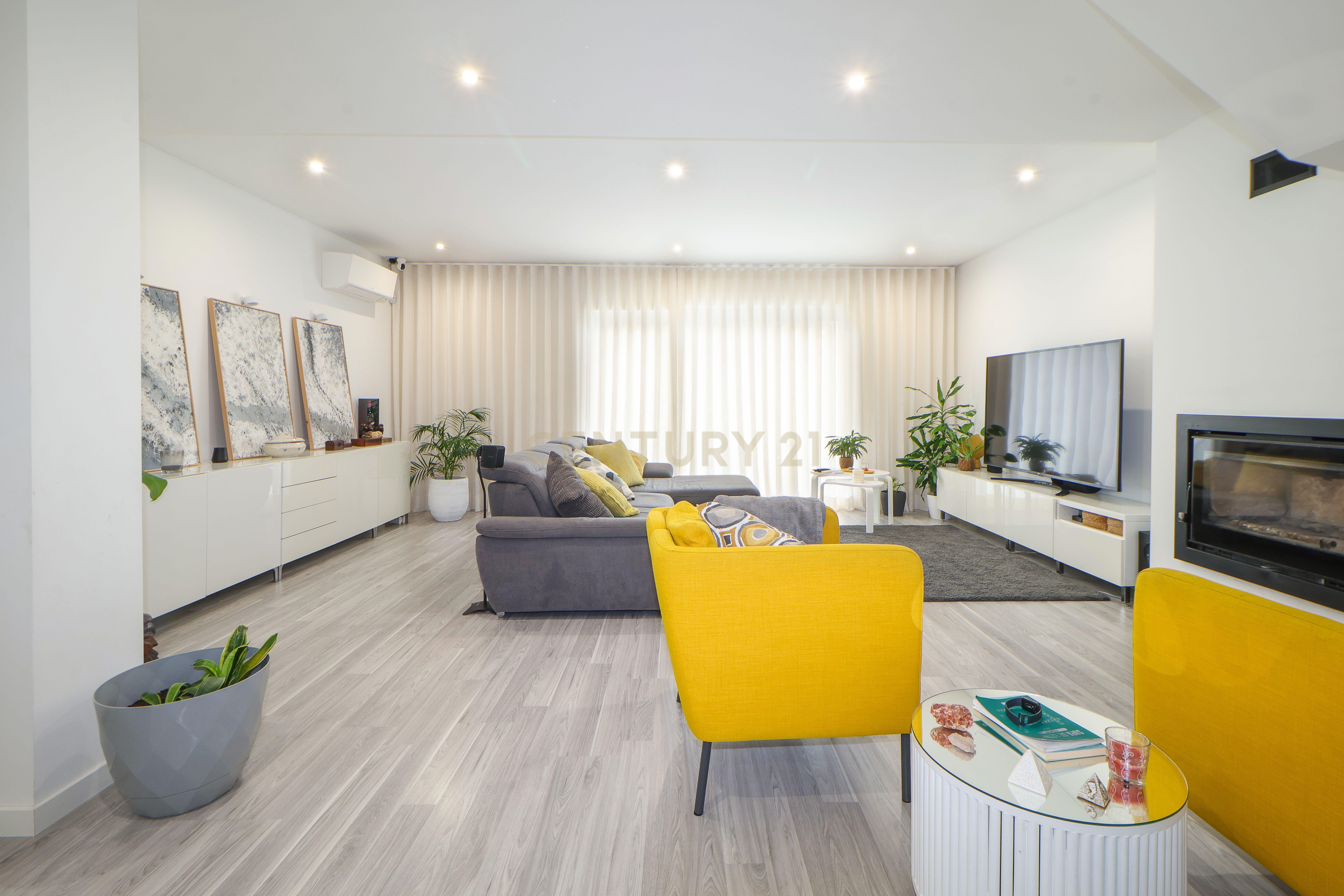 Luxury Semi-Detached House in Fernão Ferro, Setúbal