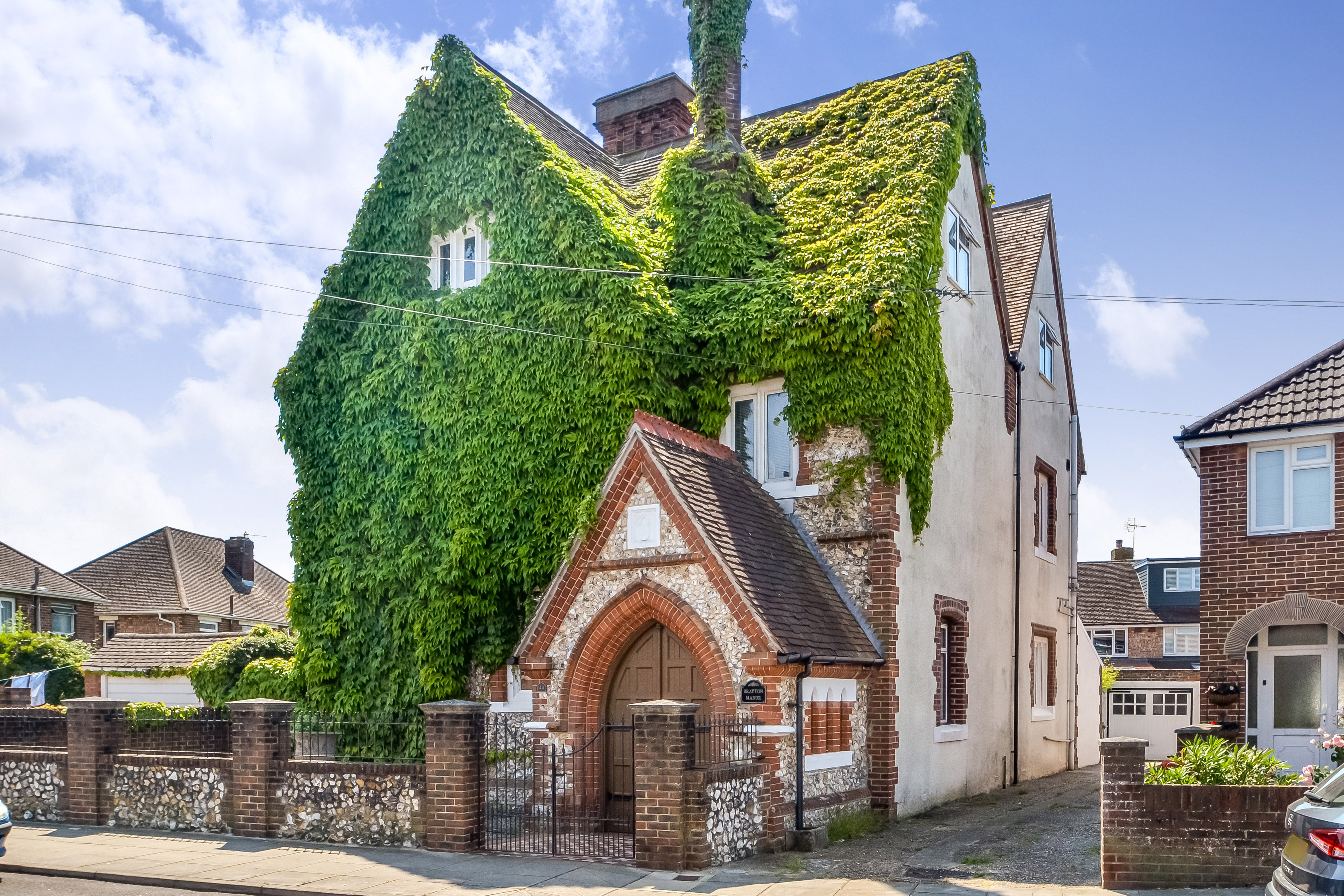 Detached House: for sale in Drayton Portsmouth