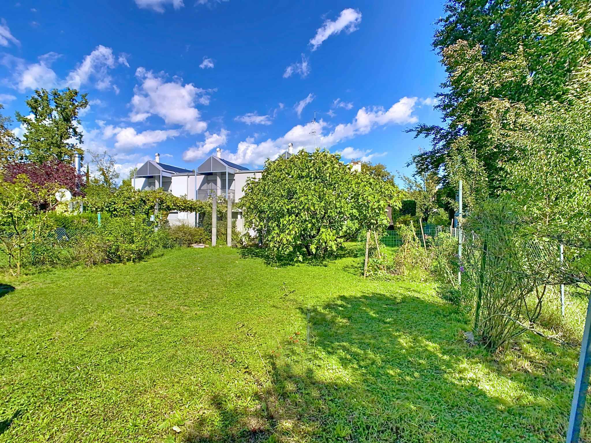 EXCLUSIVE - Charming terraced house in gable