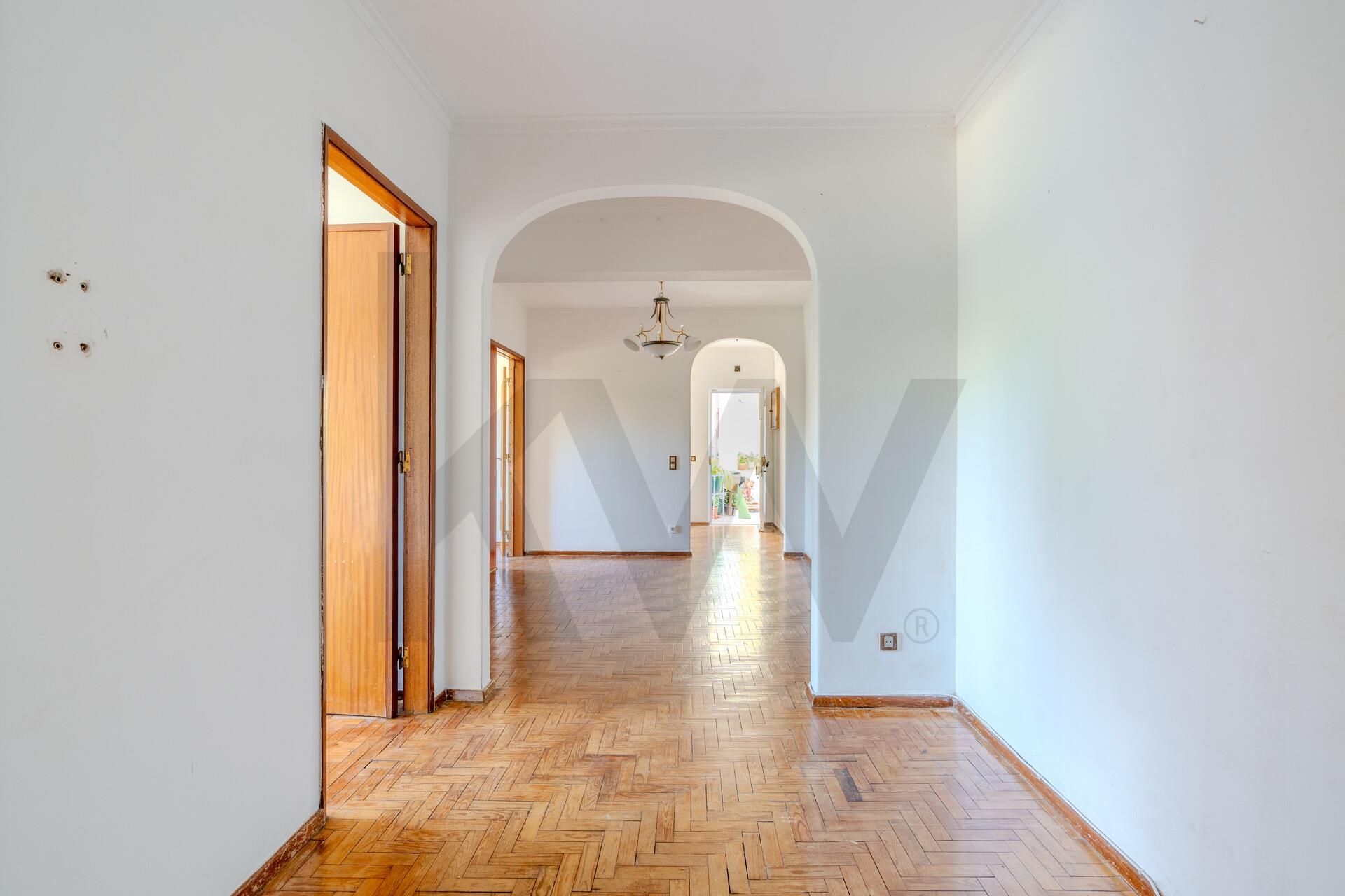 Urban Building for Rehabilitation - Excellent Investment Opportunity in Odivelas