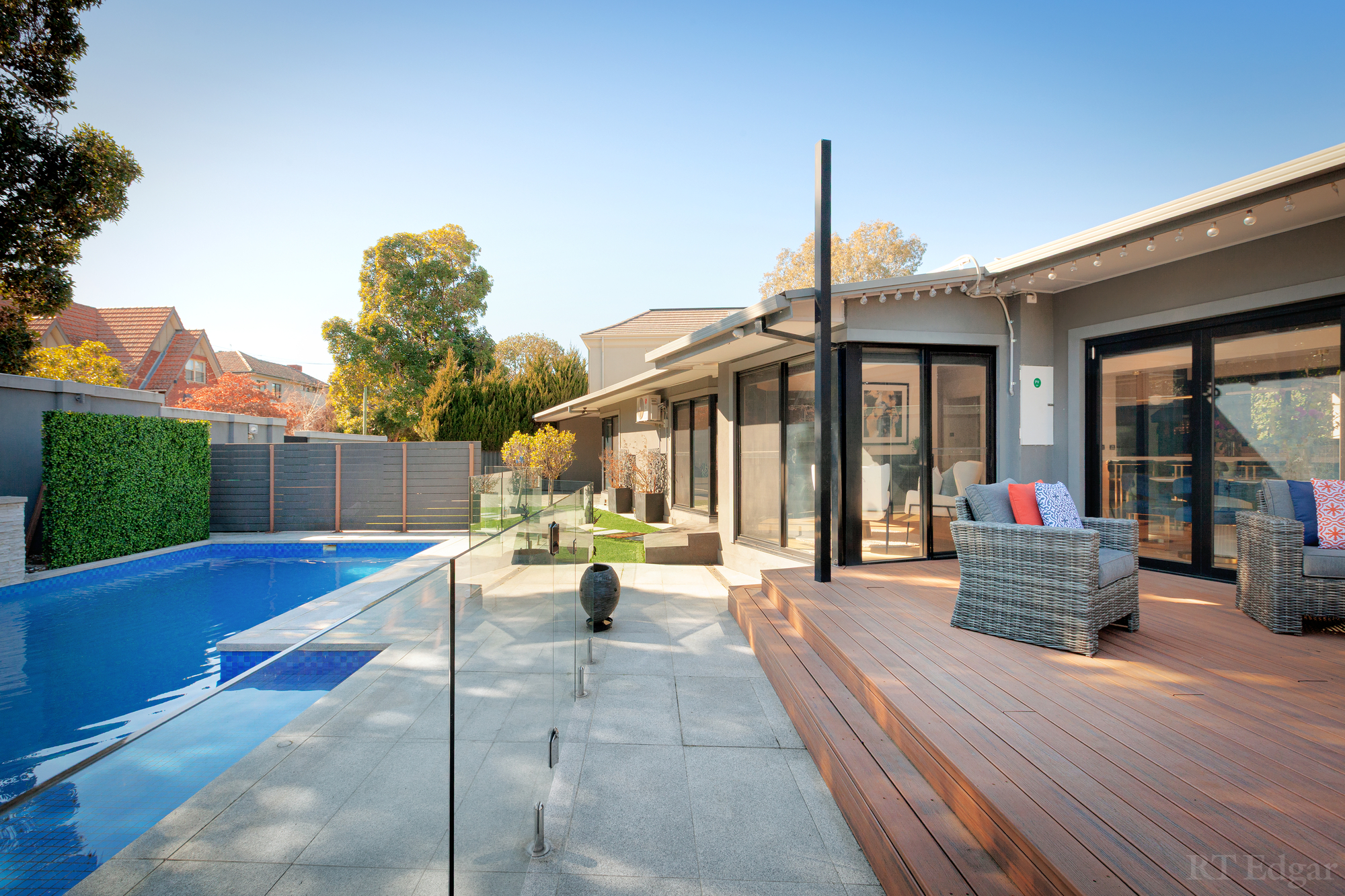 Poolside Entertainer Near Elite Schools