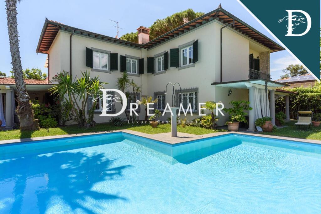 8 bedroom villa for sale in Tuscany, Lucca, Forte Dei Marmi, Italy [Anonymoused]