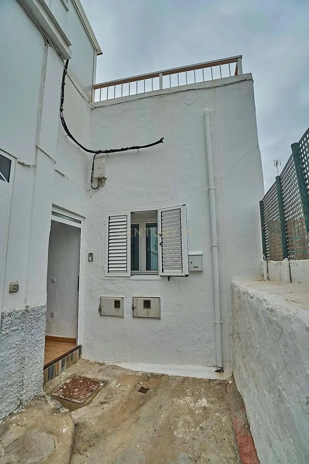 Renovated house with terrace and sea views