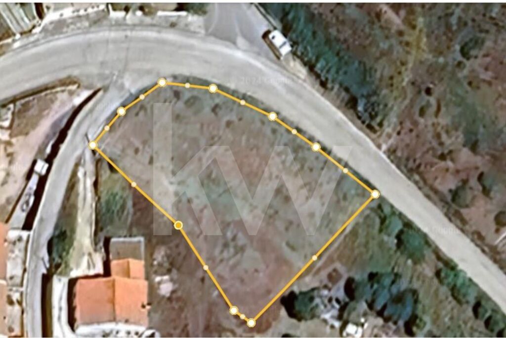 Land with construction feasibility in Raposeira