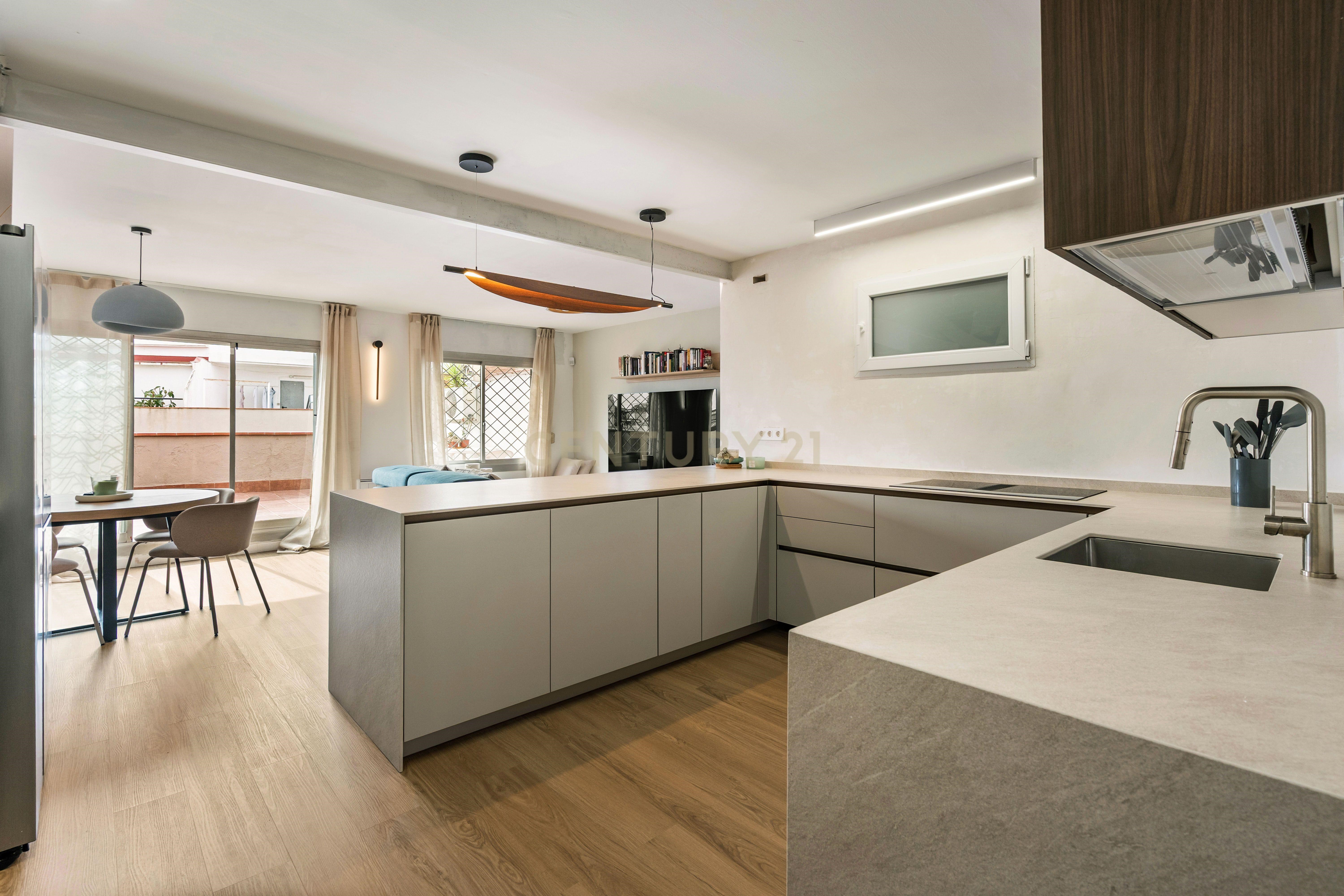 Stunning Duplex Apartment in L'Hospitalet de Llobregat, Barcelona