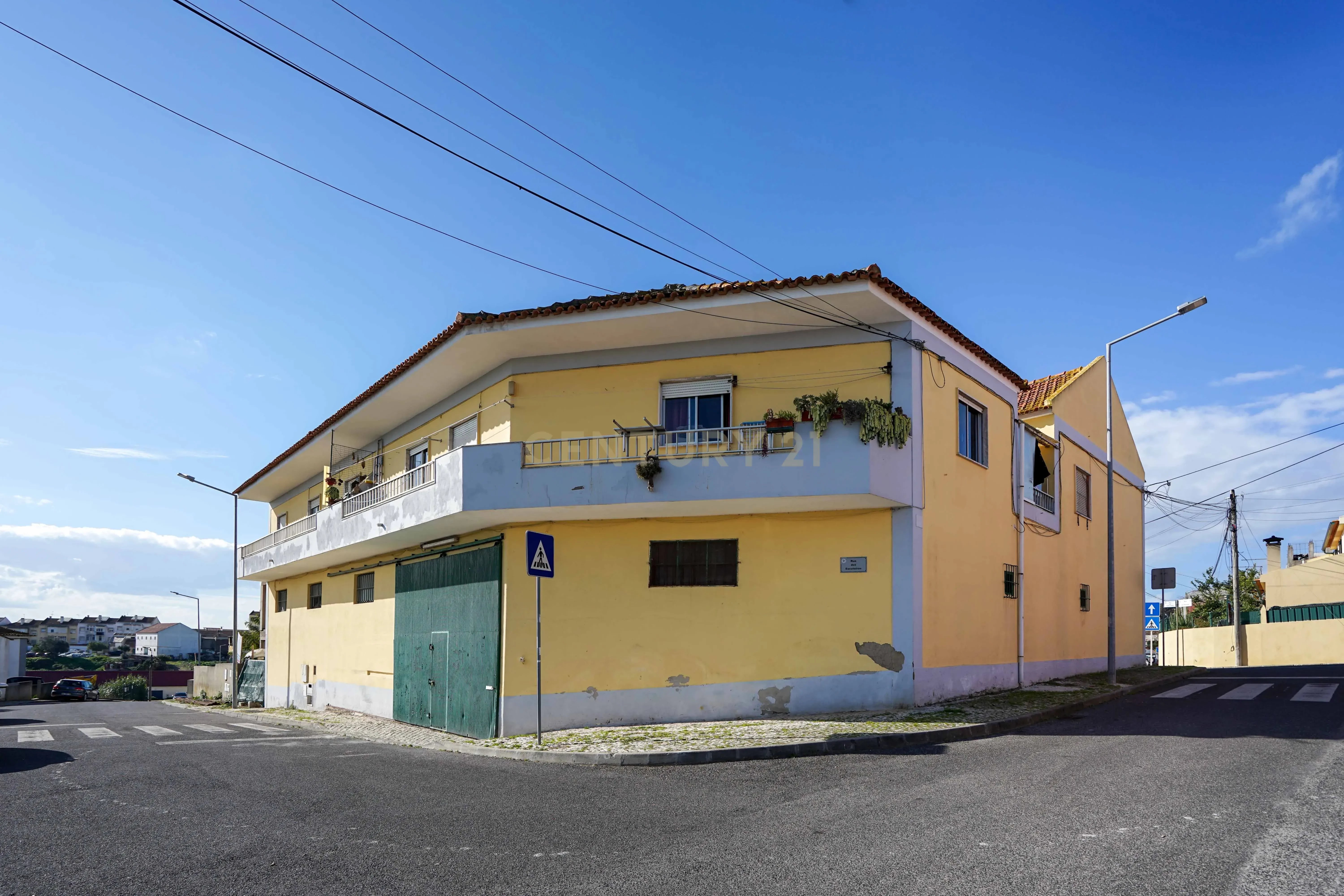 Building in Camarate for sale.