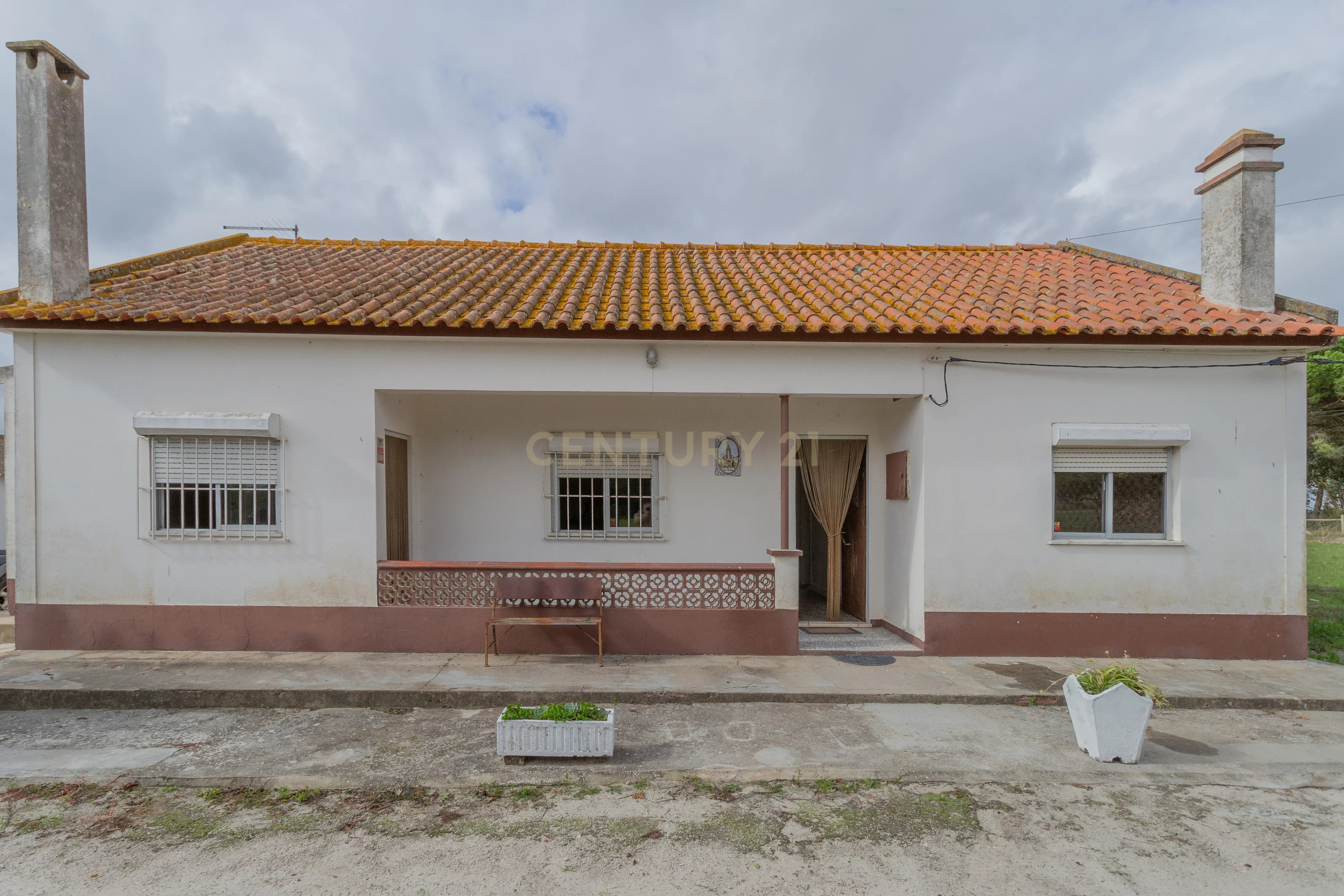 House with warehouse and land of 2 ha