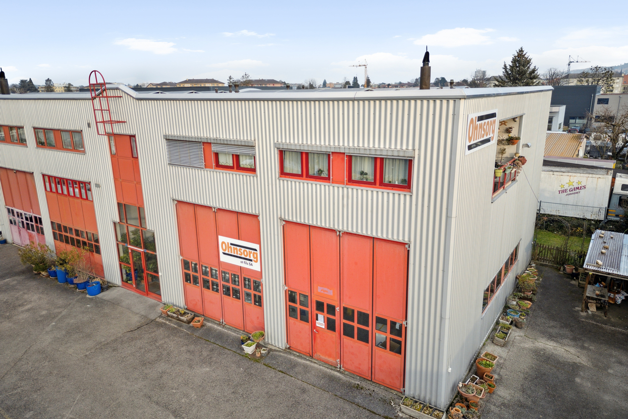 Mixed-use building in an artisanal zone