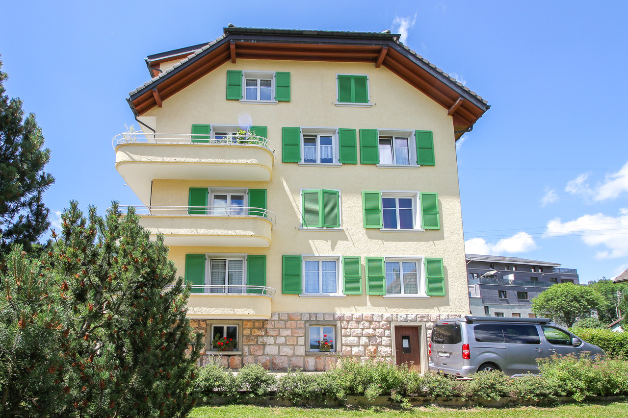 Spacious 4.5 room condominium apartment of 110 m2 with balcony