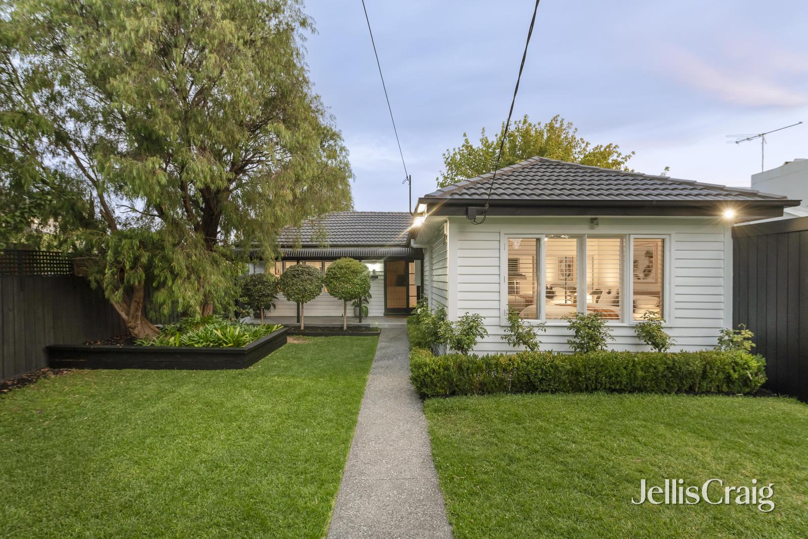 A stylish statement of poolside serenity