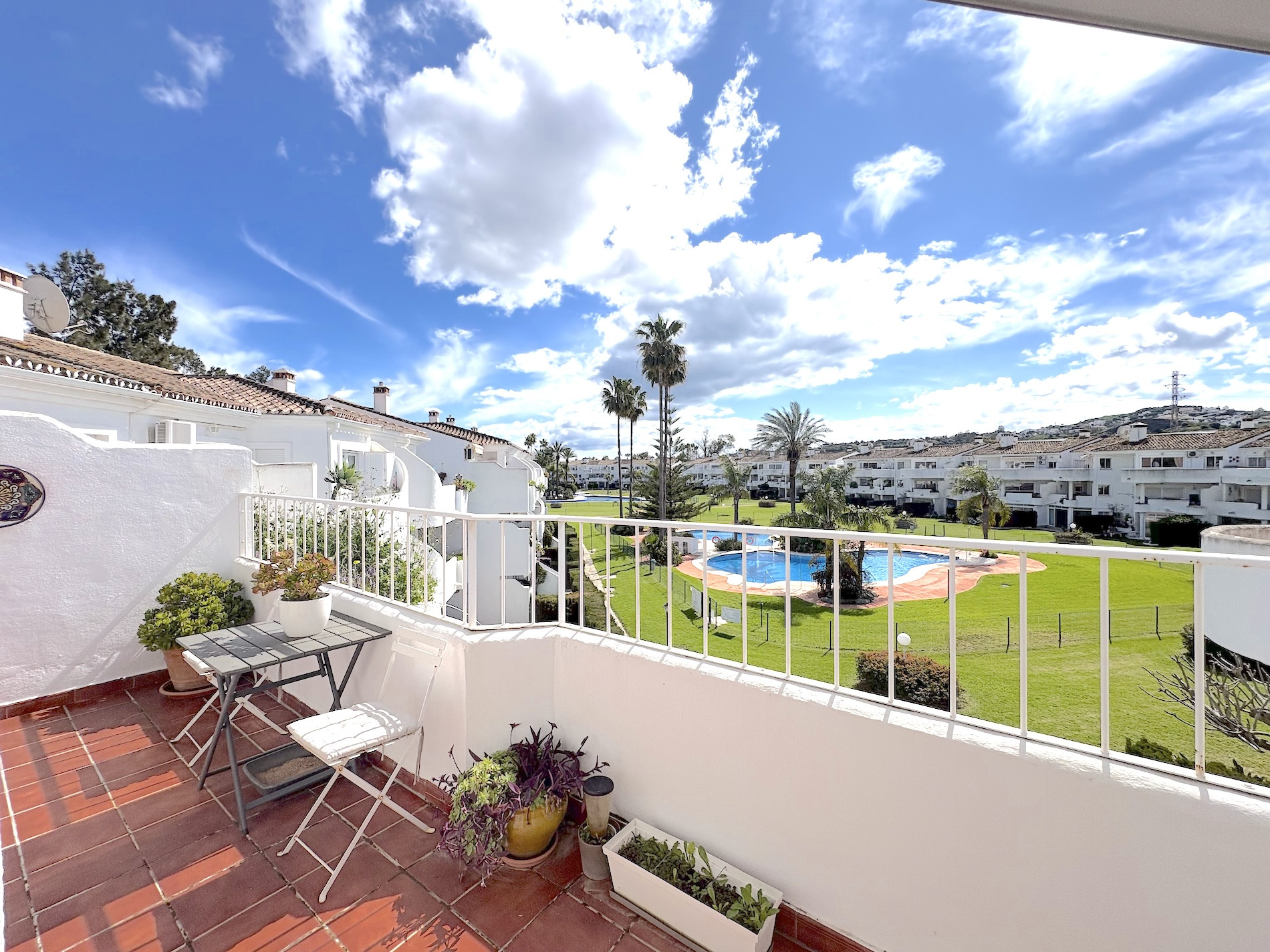 Spacious 3-Bedroom Penthouse with Large Terraces & Golf Views – Mijas Golf
