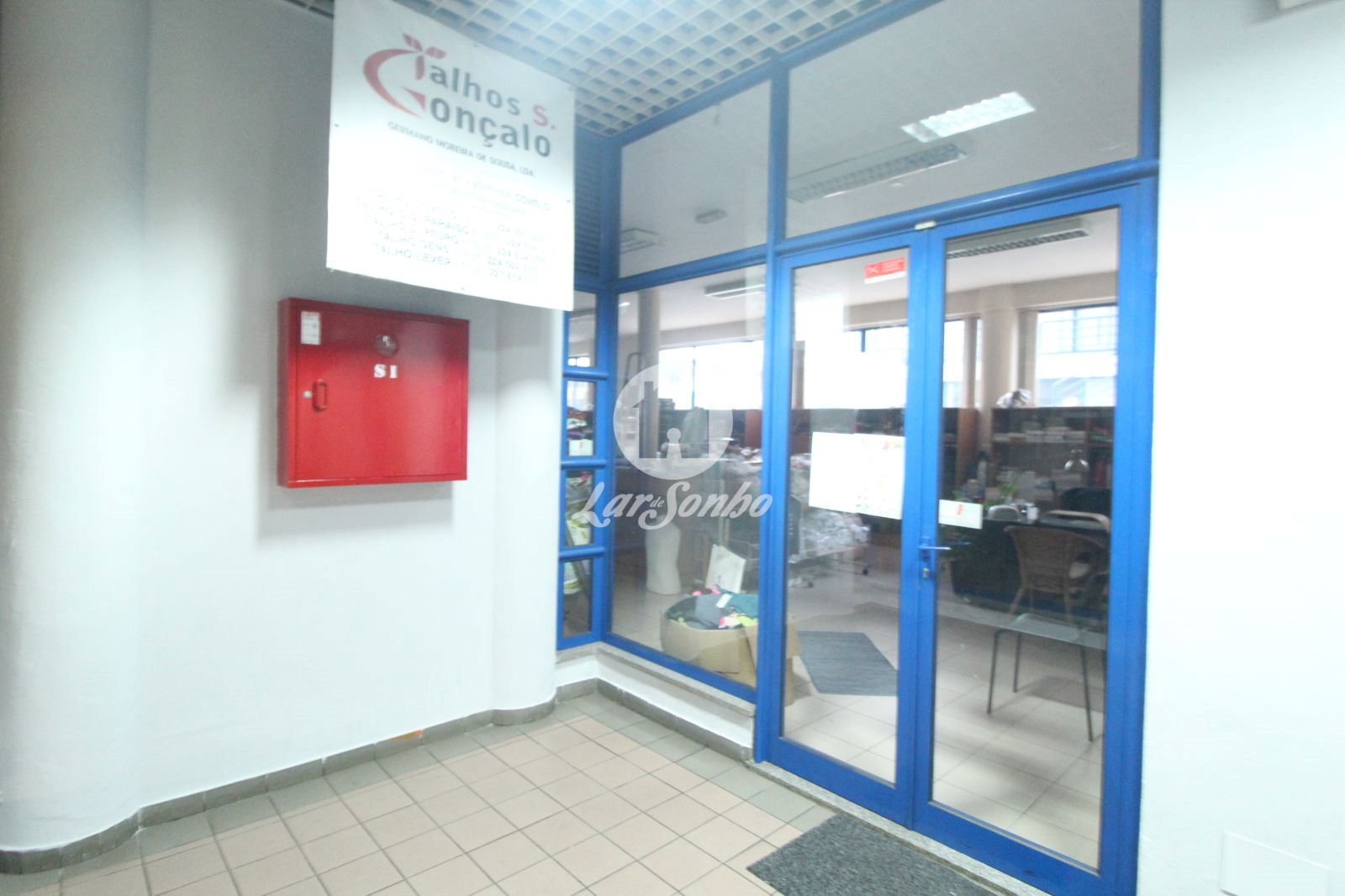 Store with 80m2 for sale, in the center of São Pedro da Cova, Gondomar