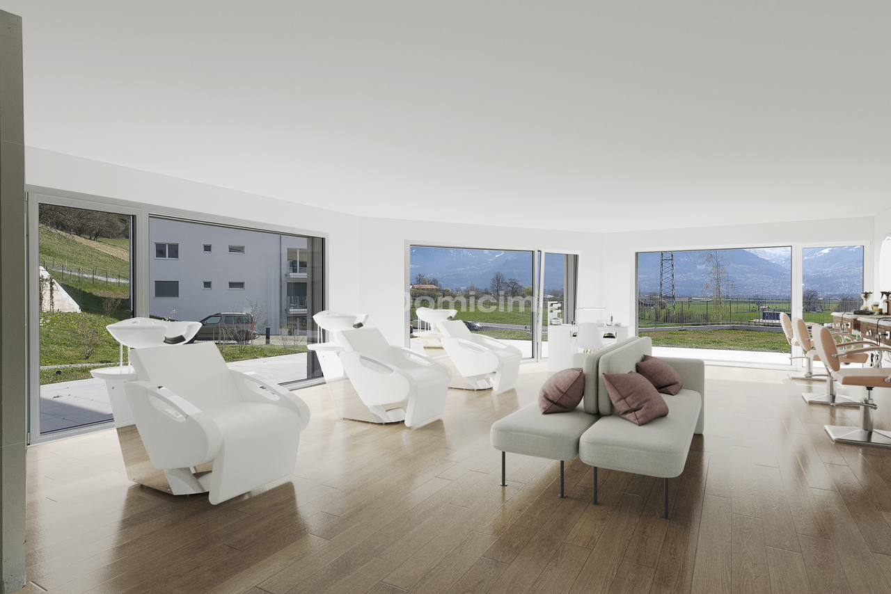 NEW COMMERCIAL AREA OF 75m² WITH TERRACE-GARDEN