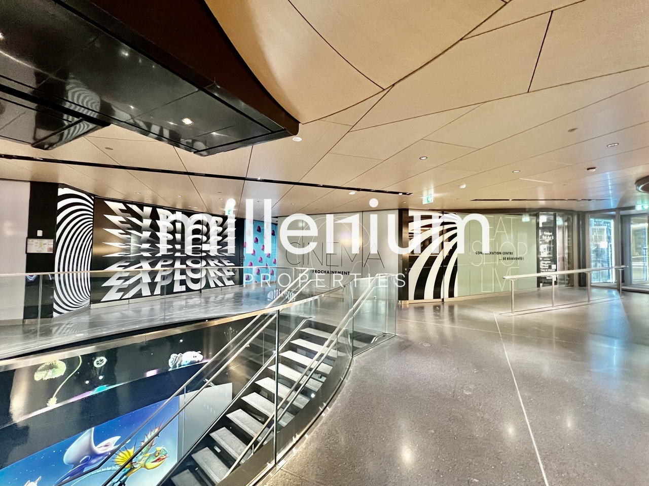 Arcade in town with exceptional location