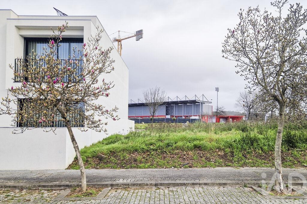 Land in Nogueira e Silva Escura