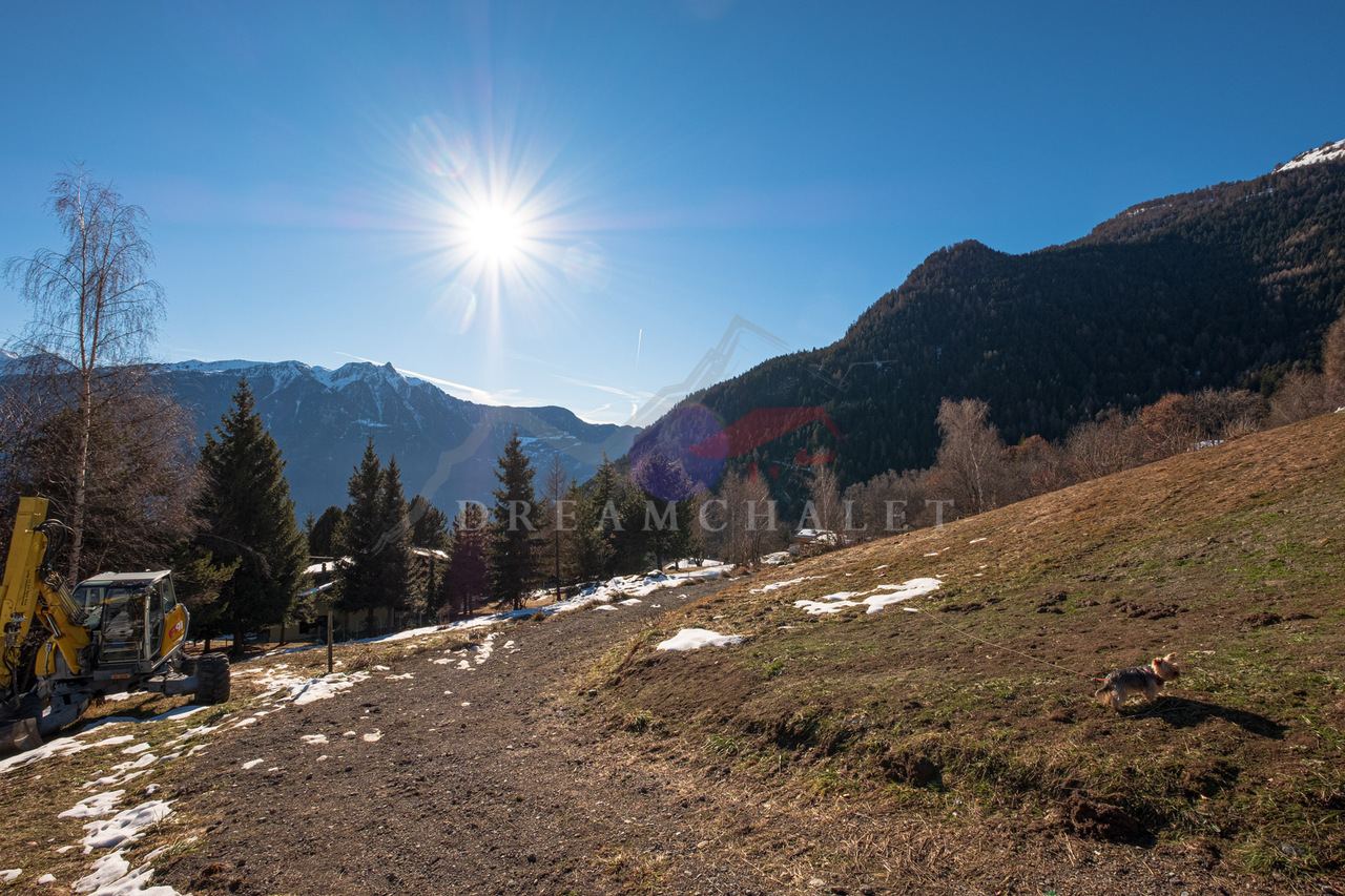 Sunny plots for new to build chalet