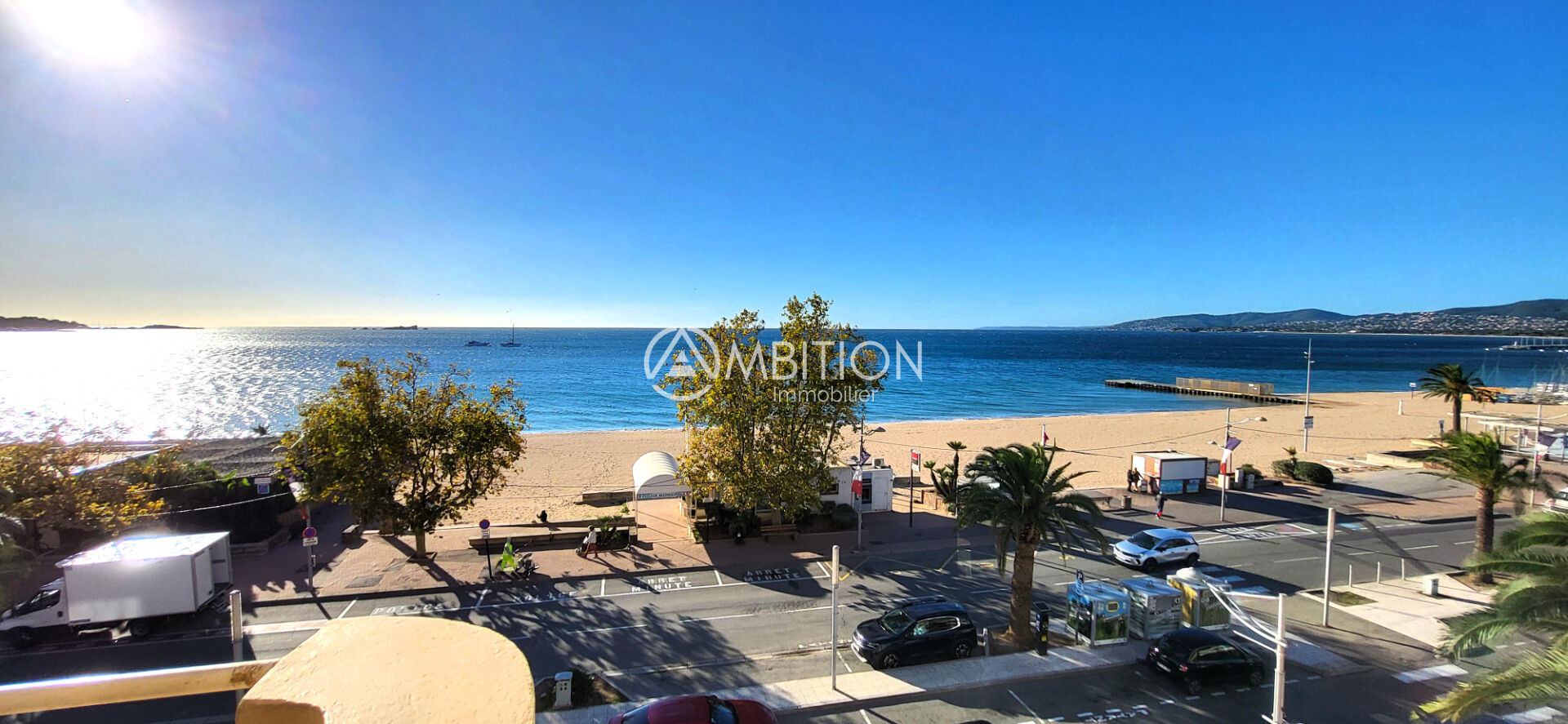 For sale: 2-room apartment on the seafront in Fréjus plage