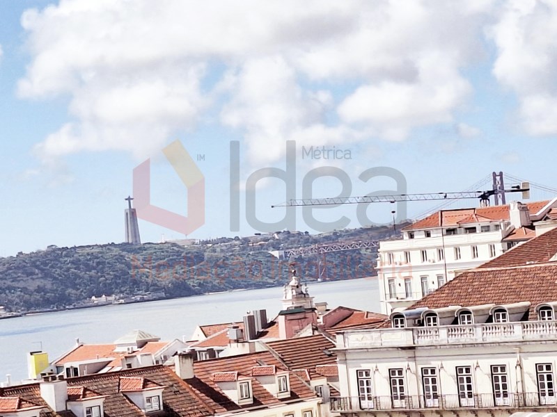 Independent office with 44m2 - Chiado, Lisbon
