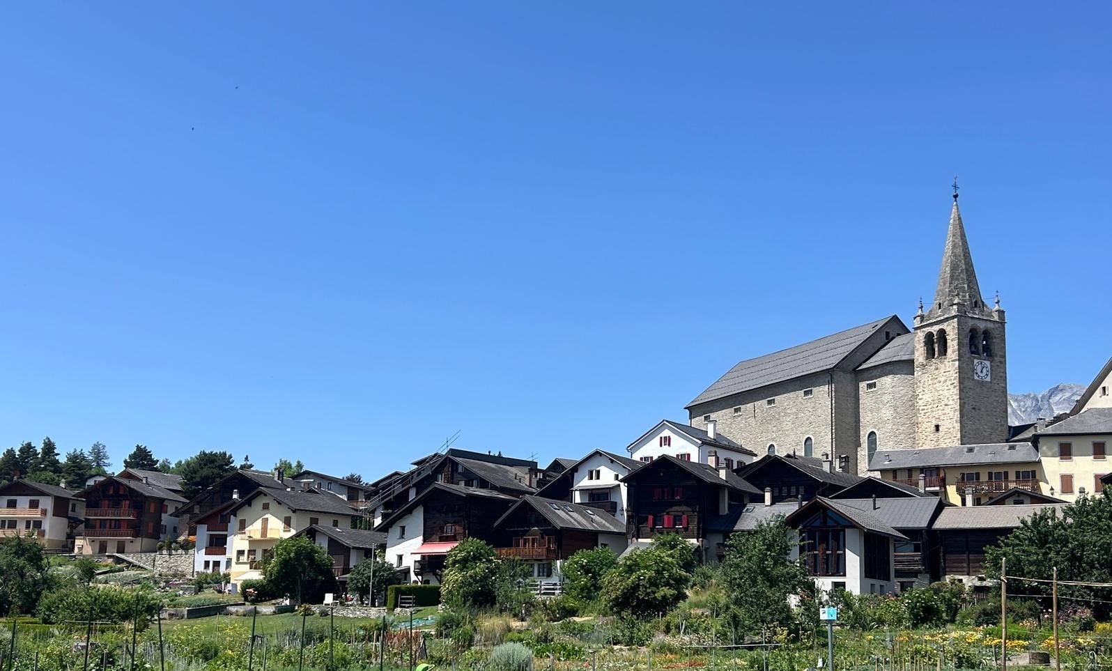 6 PLOTS / LENS / Separately sellable / One for small building