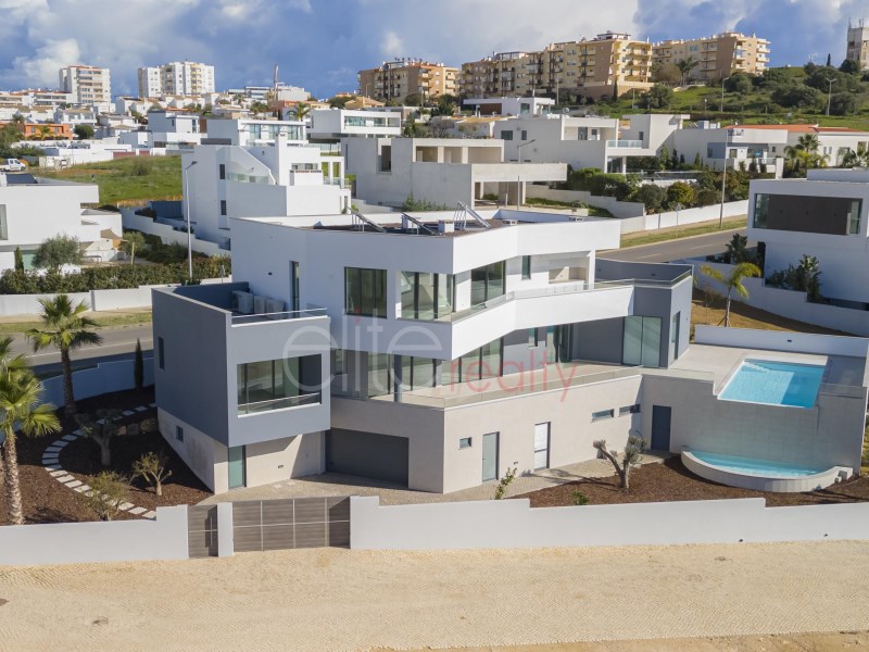 M767 A Modern Masterpiece with Sea View in Lagos
