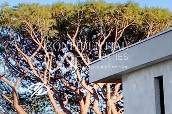 Architect's villa with sea view, close to the beaches - 83120 SAINT-MAXIME