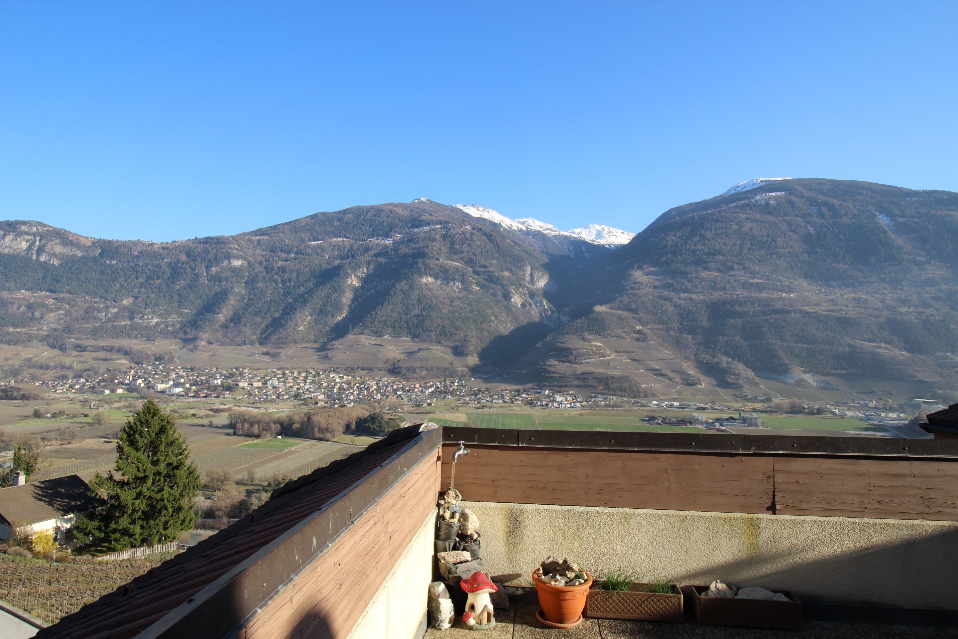 Spacious apartment with terrace and panoramic views | Ollon
