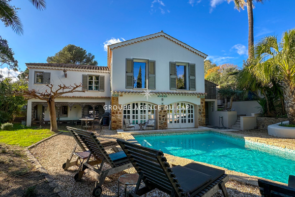 FOR SALE PROVENCAL VILLA IN SAINTE MAXIME 7 ROOMS SWIMMING POOL PARKING SPACES