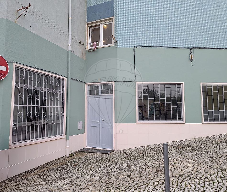 Commercial for sale in Almada, Portugal