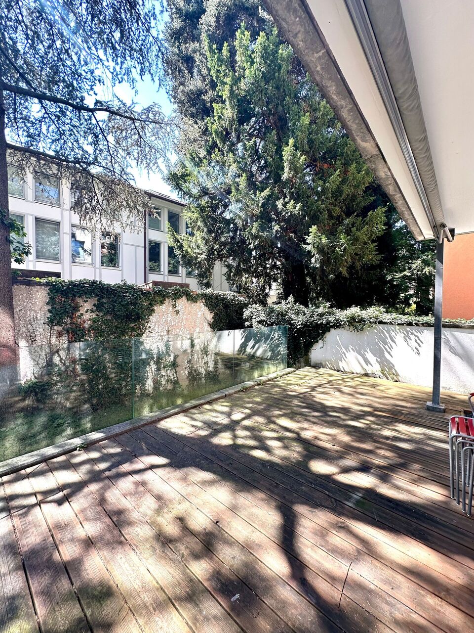 Urban & smart: Furnished apartment with terrace and basement room