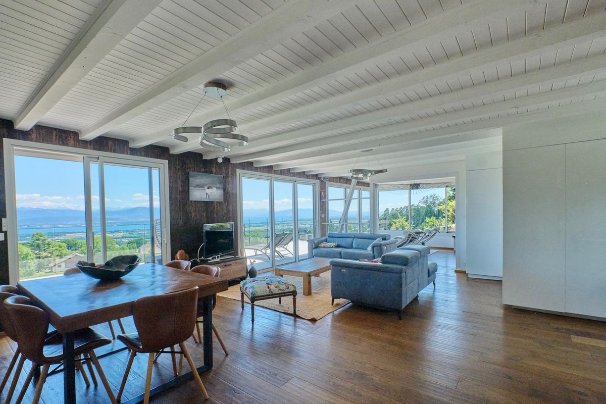 Detached villa with stunning views of the lake and Mont Blanc