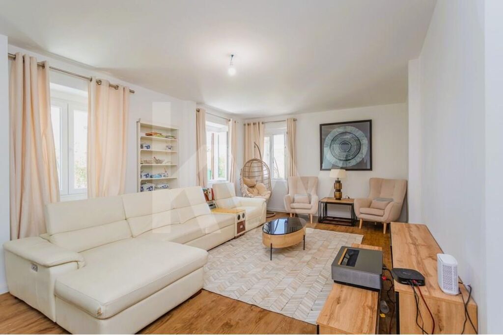 Estoril | Excellent 6 bedroom villa next to Estoril Casino gardens