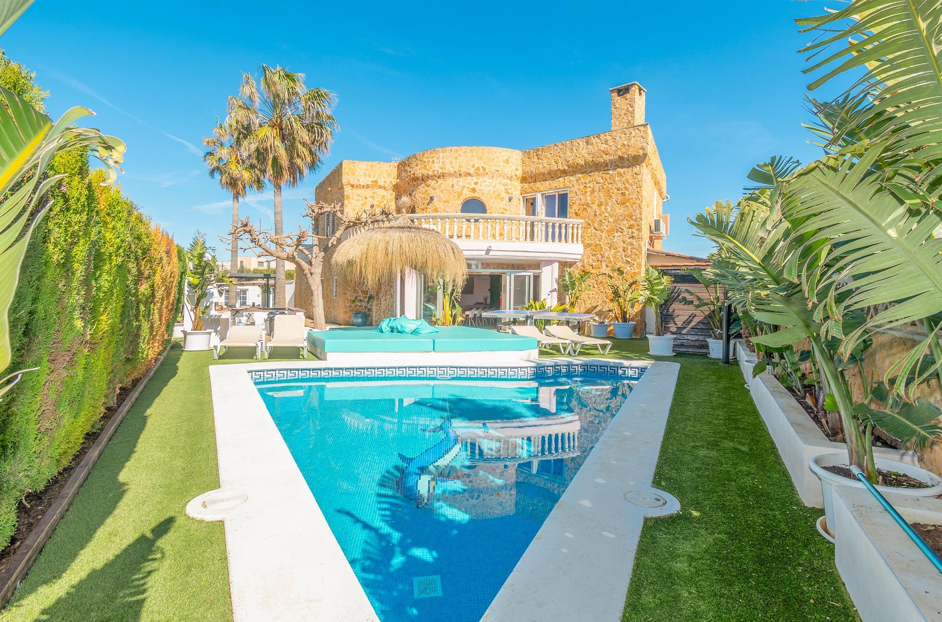 Luxury detached villa with pool, guest apartment and sea views in Sa Torre, Mallorca