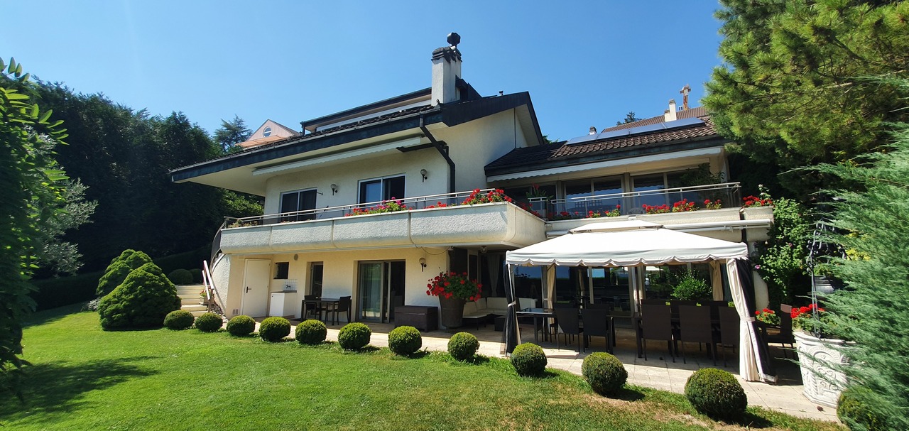 Pully centre , lake view , indoor swimming pool