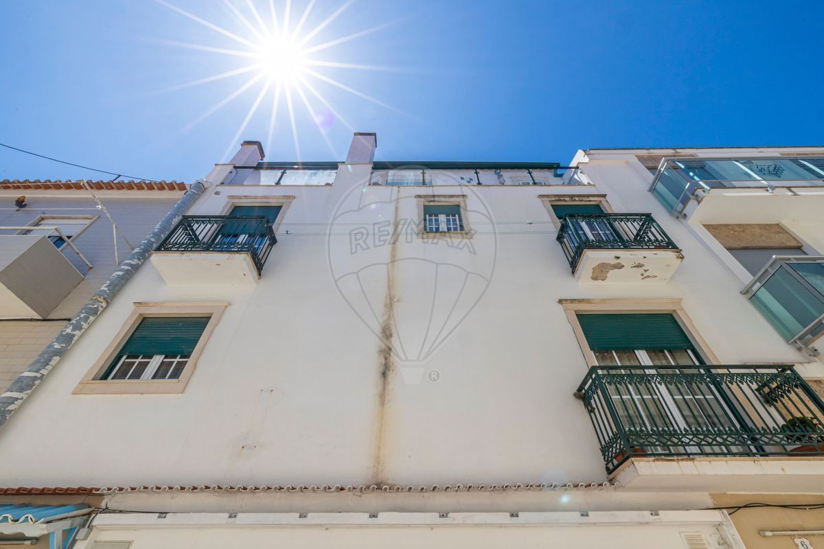 Building for sale in Nazaré