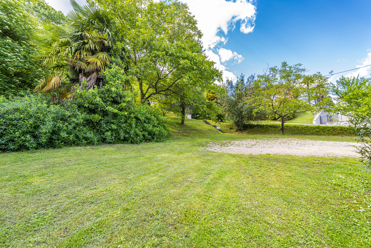 Large building plot in residential area