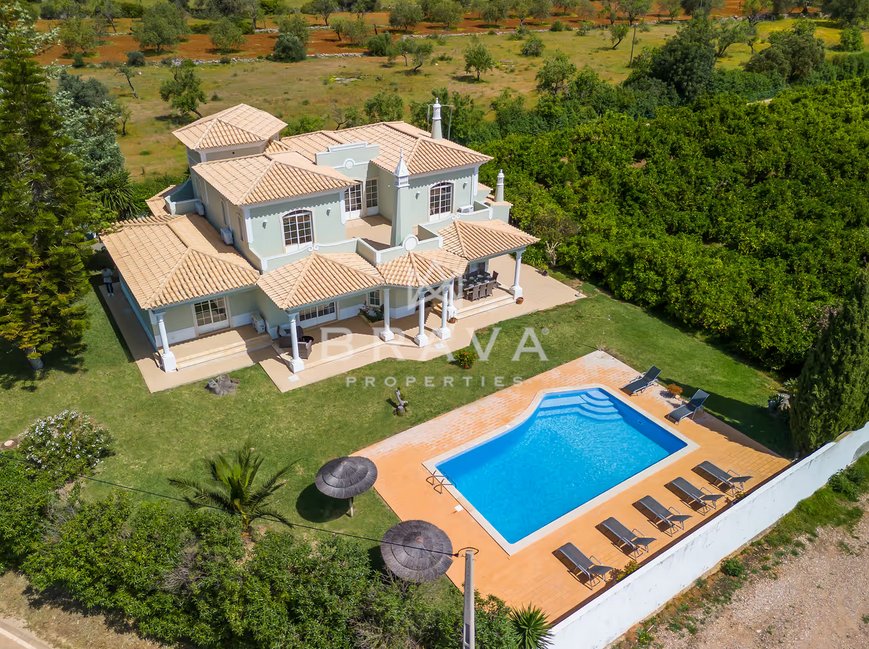 4 bedroom villa with pool and garden in Boliqueime