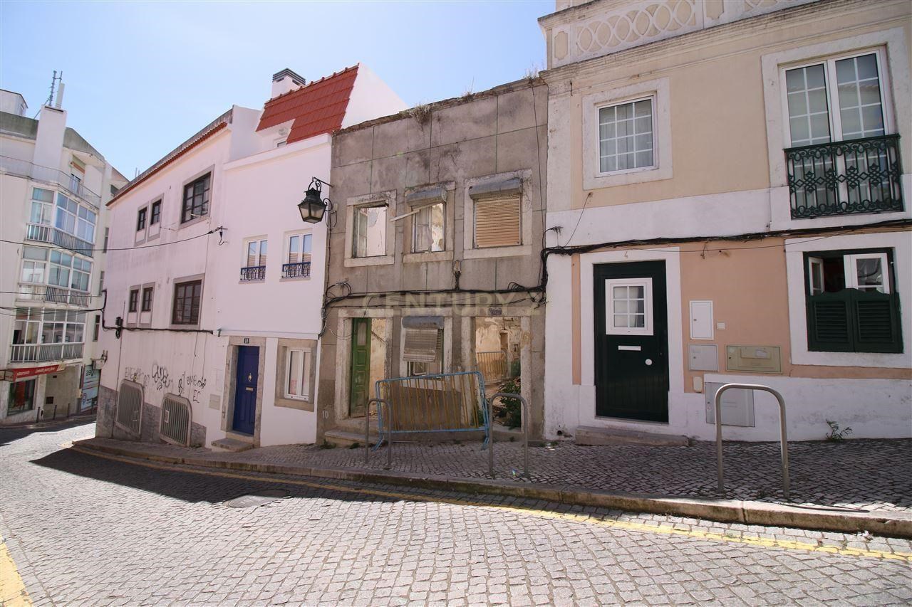 Prédio em Ruína Almada