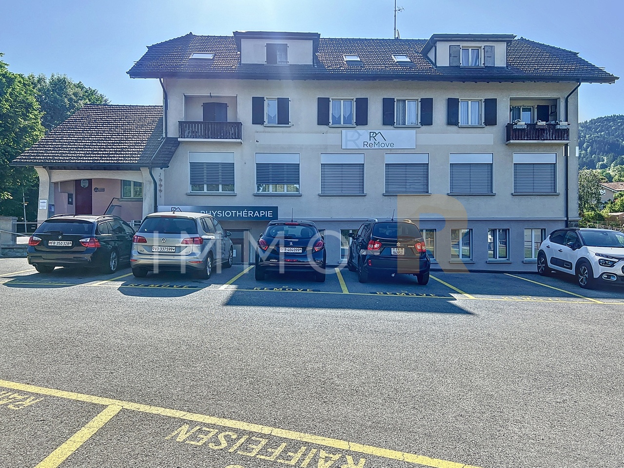 Mixed-use building in the centre of Semsales