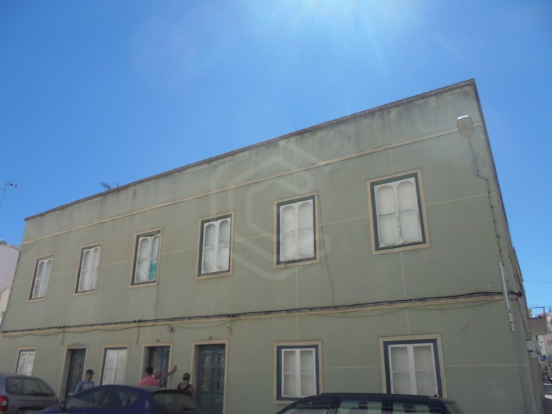 Building to recover, center, Vila Real de Santo António, Algarve