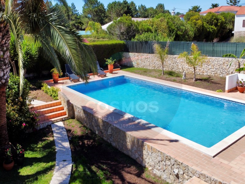 Luxurious 4-Bedroom Villa in Vale da Telha