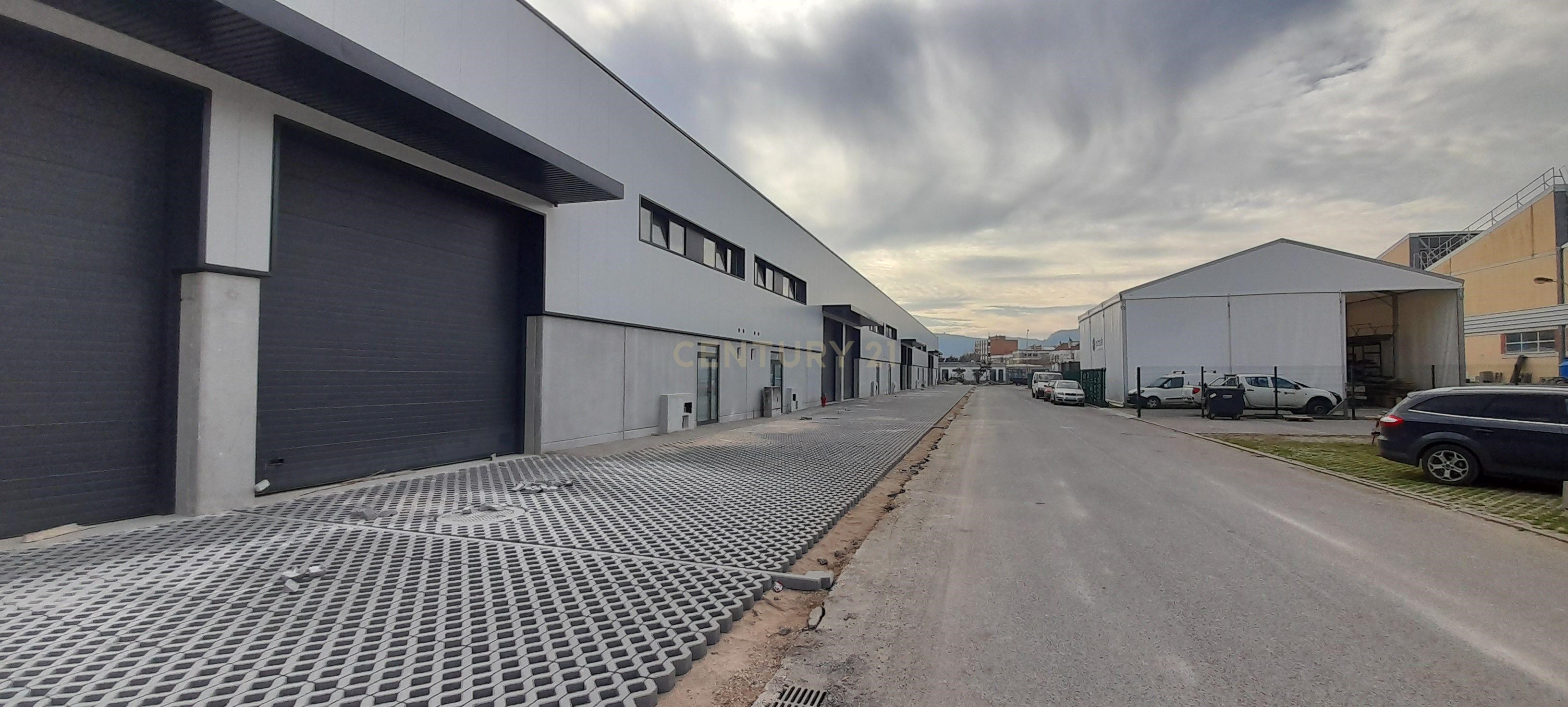 Brand new warehouse, located in a gated community in Arruda dos Vinhos