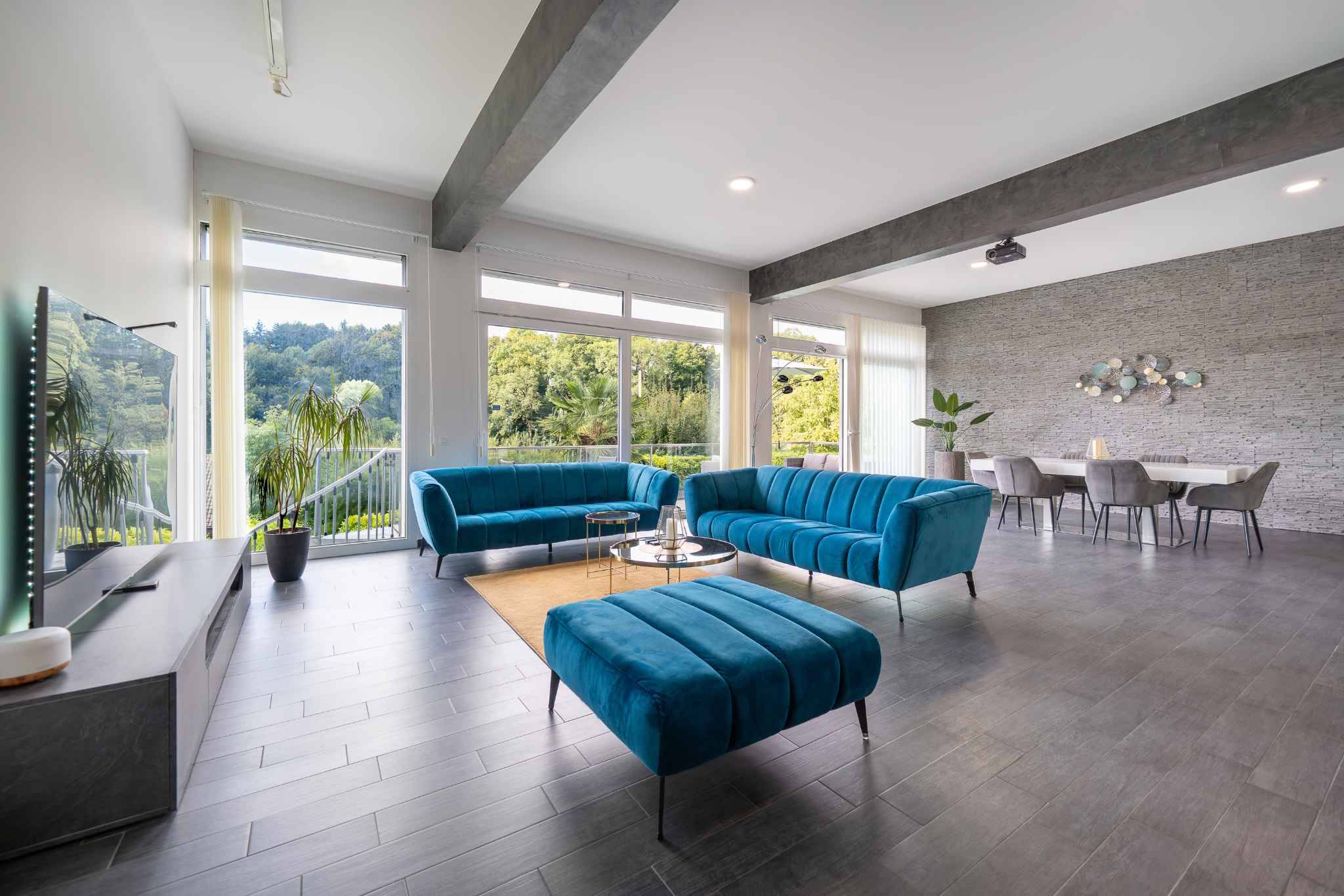 Modern 5.5 room villa with 2 balconies, 2 terraces and garden