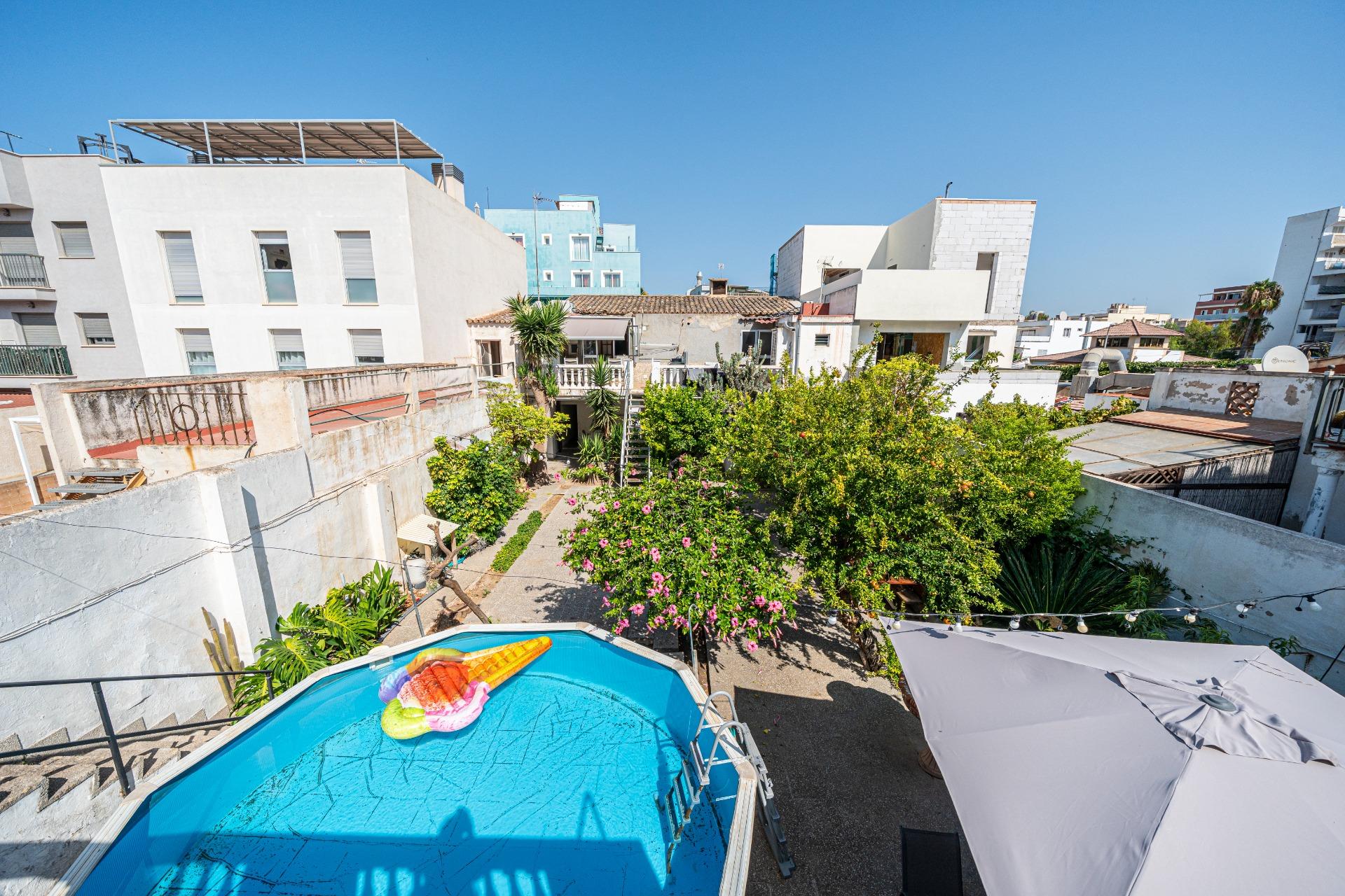 Building with several flats and premises in El Coll d'en Rabassa