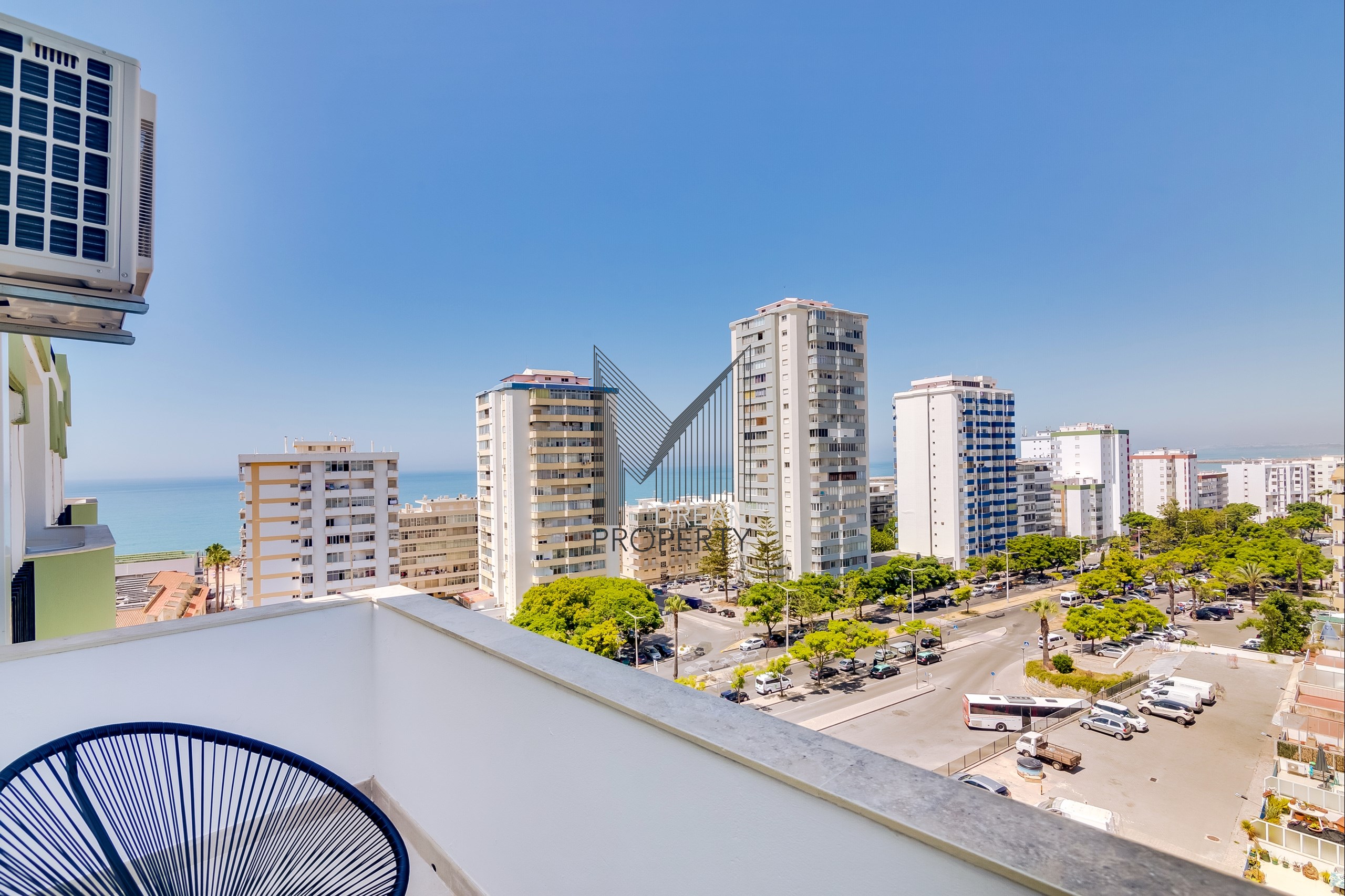 Luxurious 2 bedroom penthouse with sea view, in Quarteira