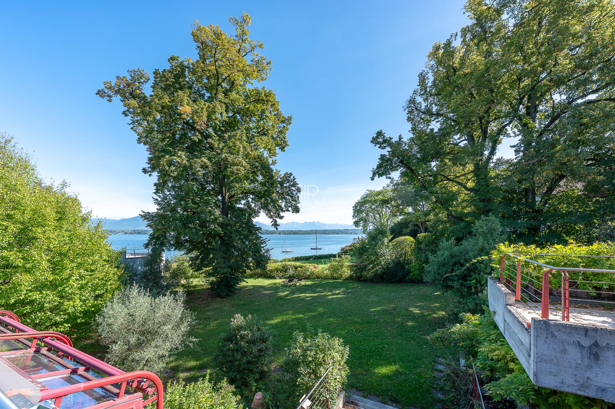 Property close to the lake - Lake view