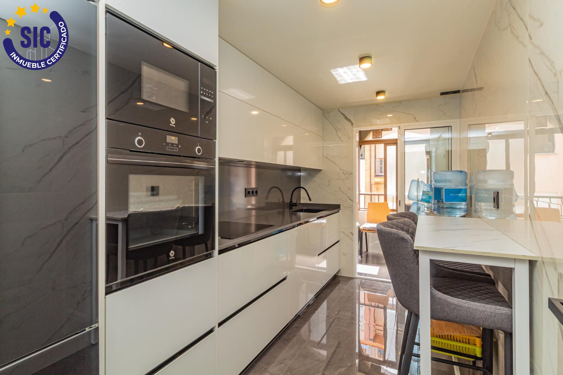 RENOVATED THREE-BEDROOM APARTMENT IN CASTELLÓN